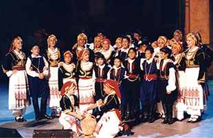 «Περνά-περνά η μέλισσα«», Ηρώδειο, 2001
