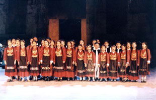 «Περνά-περνά η μέλισσα», Ηρώδειο, 2001