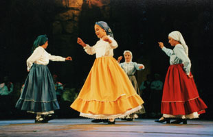 «Περνά-περνά η μέλισσα», Ηρώδειο, 2001