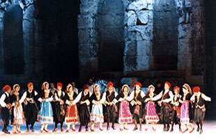 «Περνά-περνά η μέλισσα», Ηρώδειο, 2001
