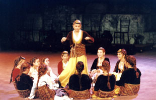«Περνά-περνά η μέλισσα», Ηρώδειο, 2001