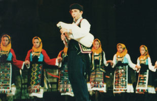 «Περνά-περνά η μέλισσα», Ηρώδειο, 2001