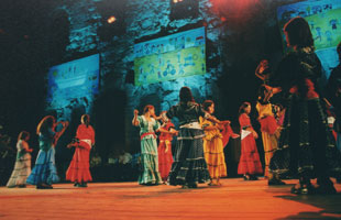 «Περνά-περνά η μέλισσα», Ηρώδειο, 2001